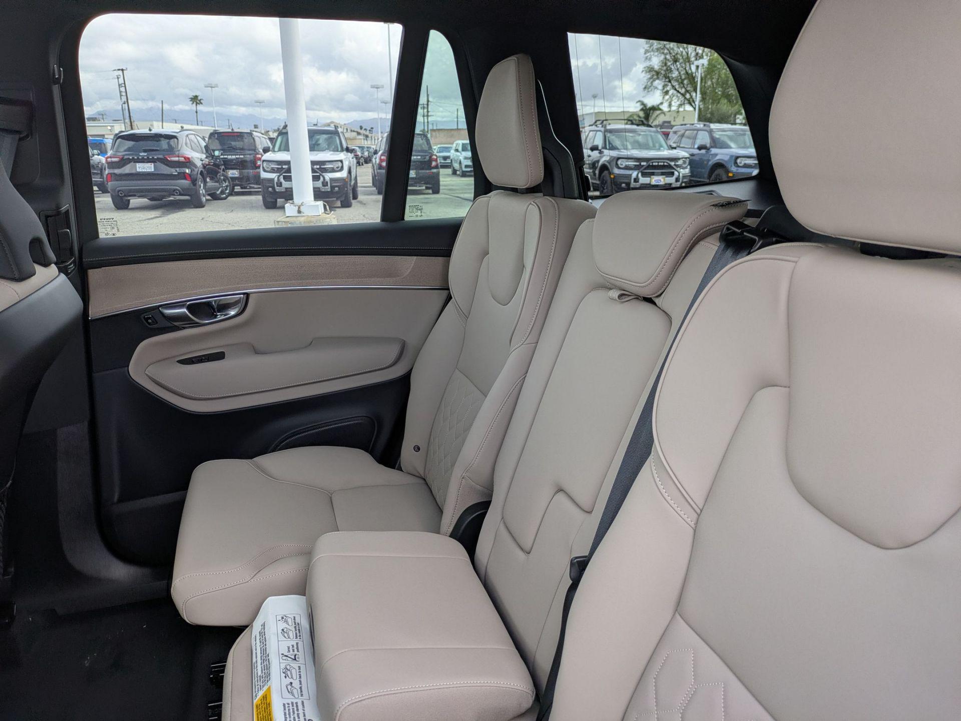 2026 Volvo XC90 Plus - Photo 12