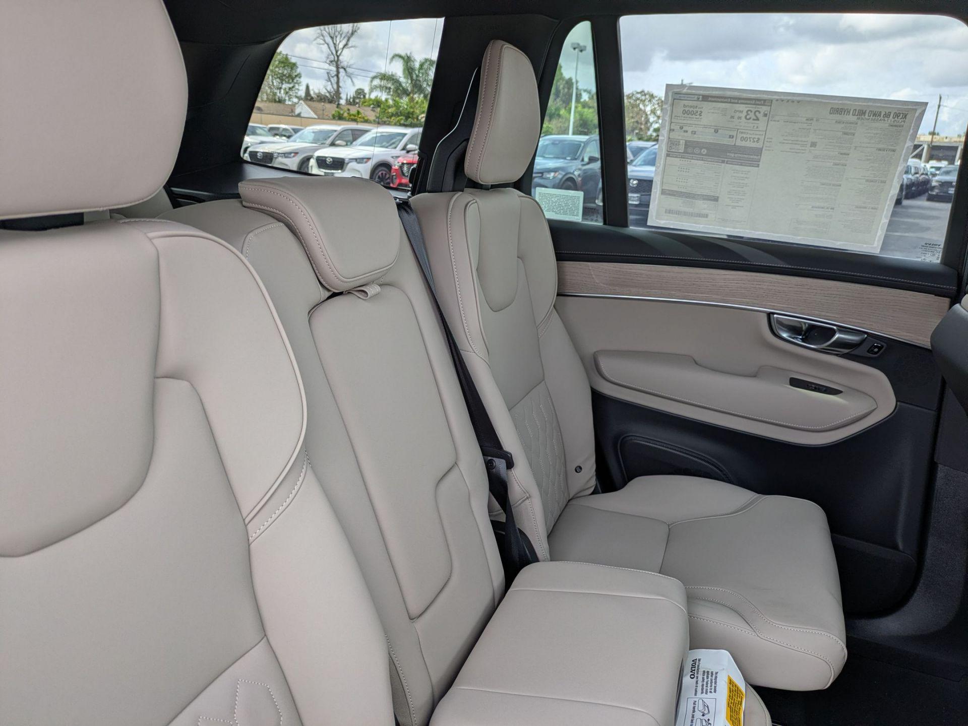 2026 Volvo XC90 Plus - Photo 13