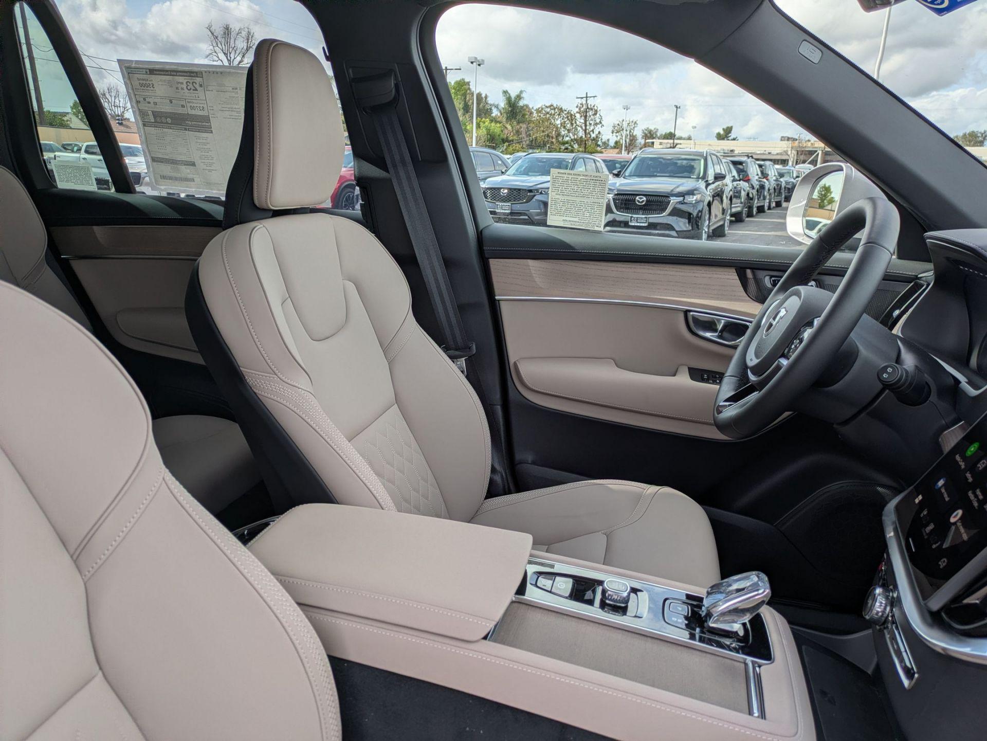 2026 Volvo XC90 Plus - Photo 14