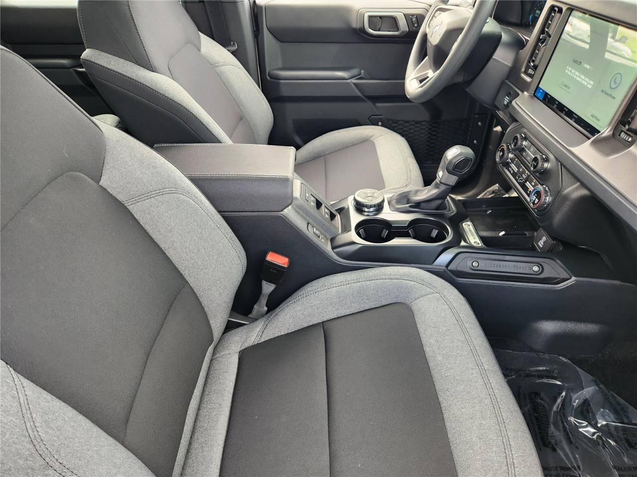 2025 Ford Bronco 4-Door Base - Photo 10