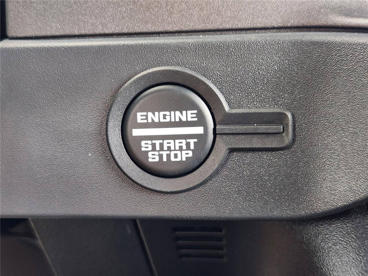 2025 Ford Bronco 4-Door Base - Photo 16