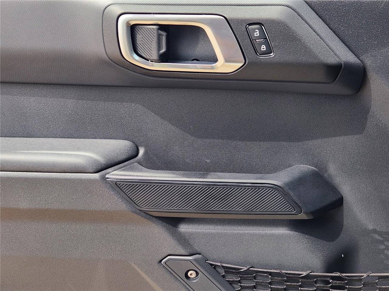 2025 Ford Bronco 4-Door Base - Photo 17