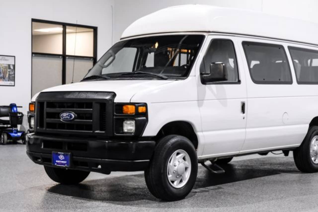 2012 Ford E-Series Econoline Van Commercial - Photo 6