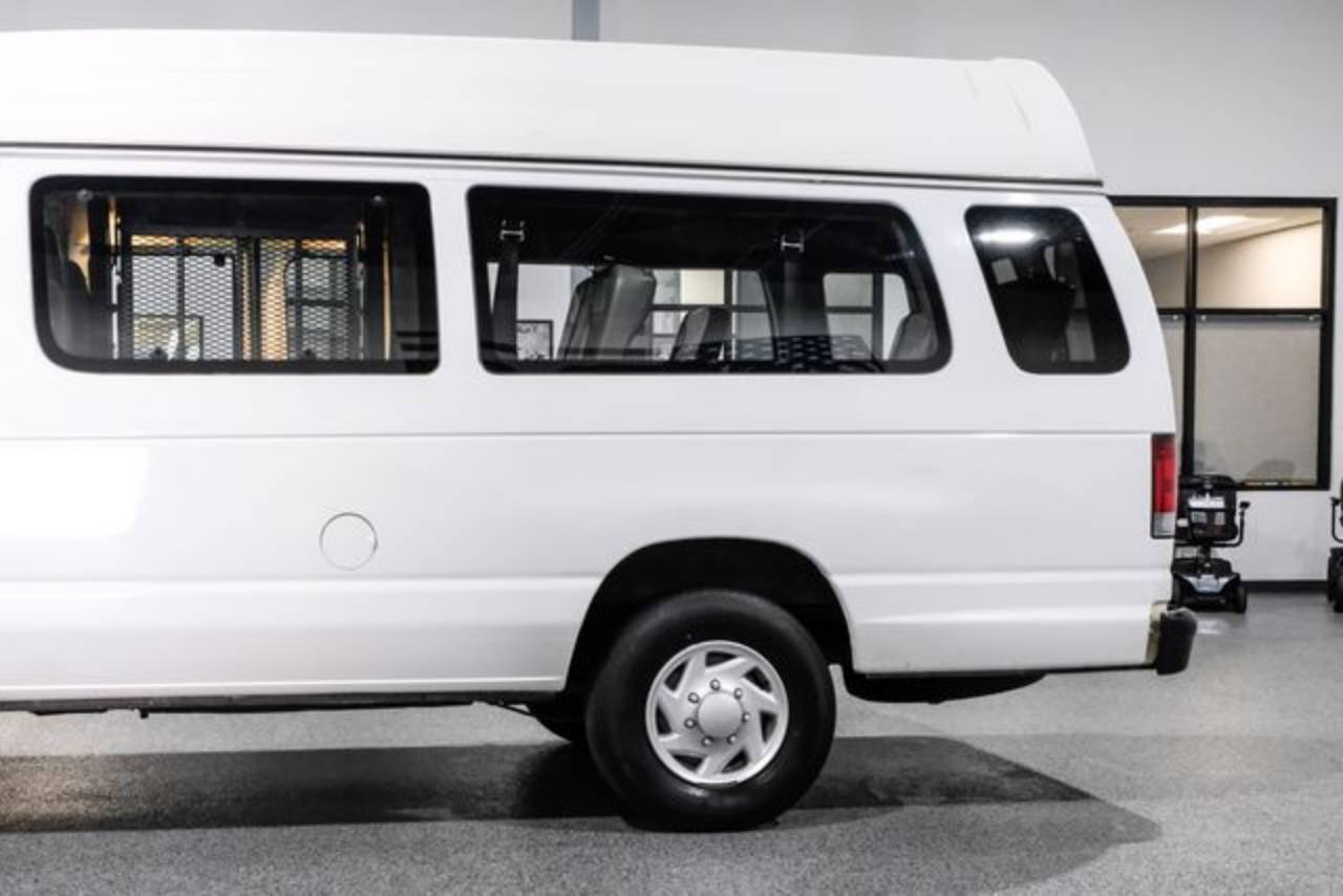 2012 Ford E-Series Econoline Van Commercial - Photo 17