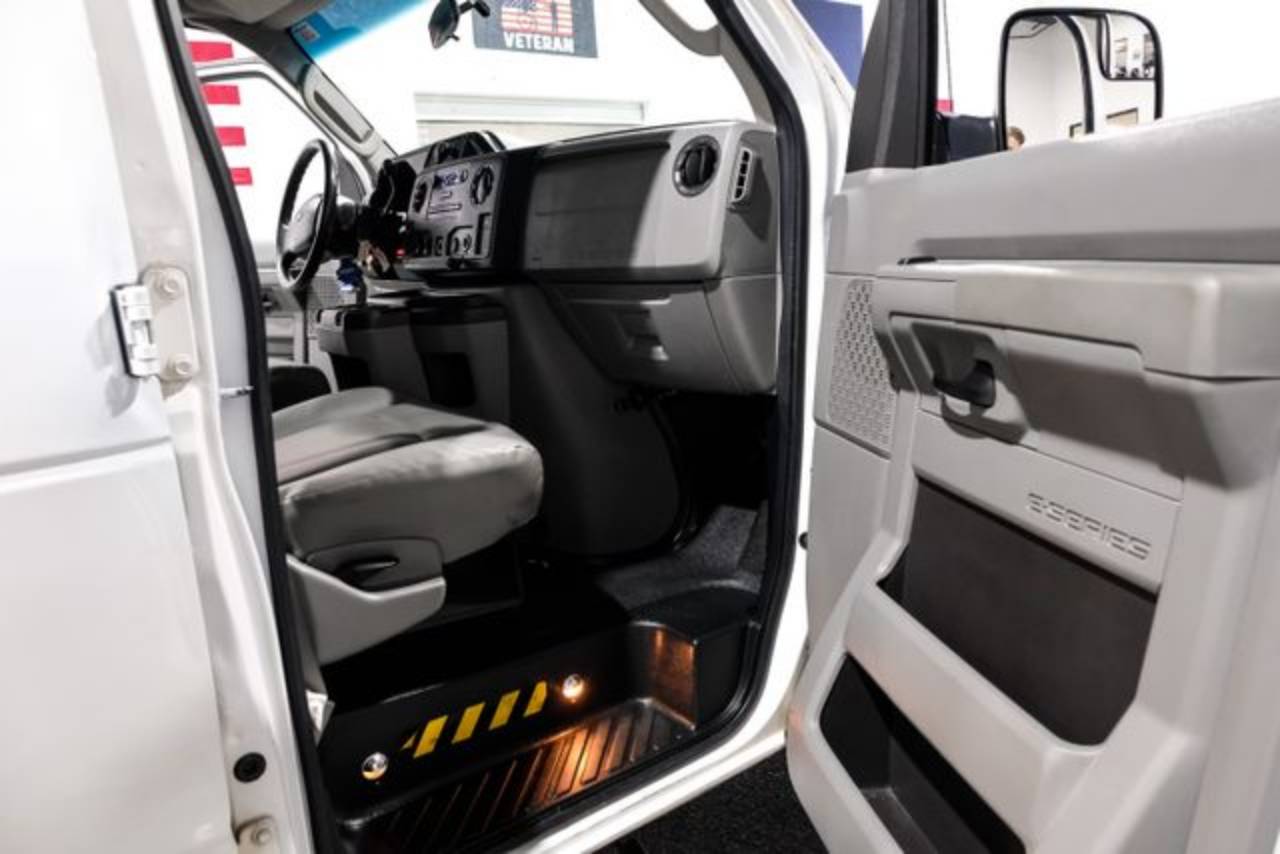 2012 Ford E-Series Econoline Van Commercial - Photo 28