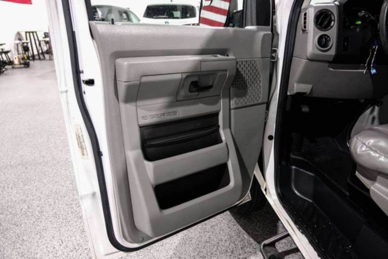 2012 Ford E-Series Econoline Van Commercial - Photo 38