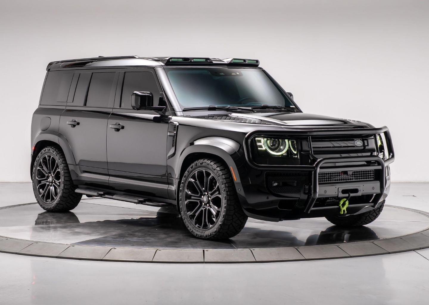 2025 Land Rover Defender X-Dynamic SE - Photo 7