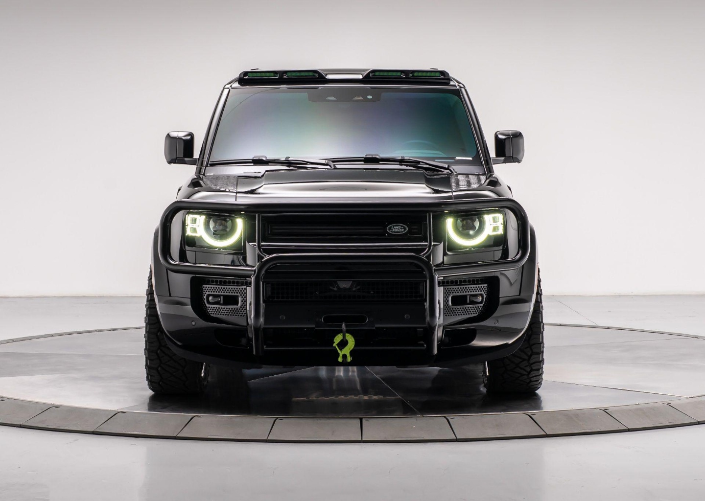 2025 Land Rover Defender X-Dynamic SE - Photo 8