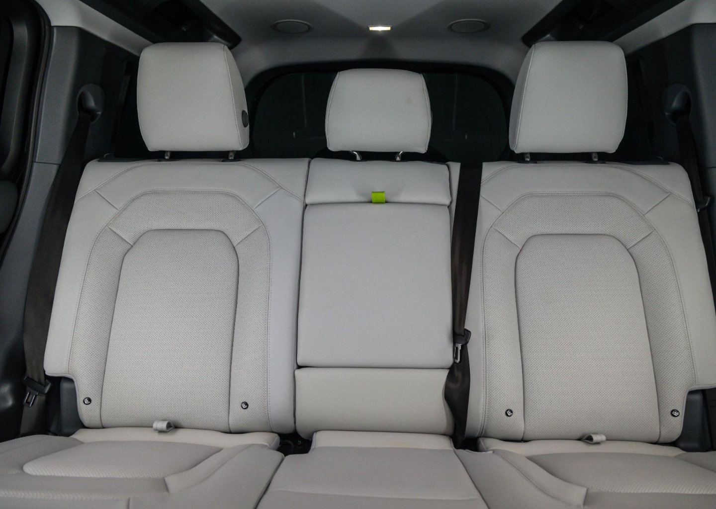 2025 Land Rover Defender X-Dynamic SE - Photo 15
