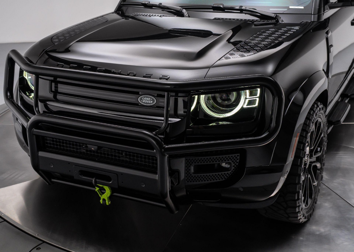2025 Land Rover Defender X-Dynamic SE - Photo 33