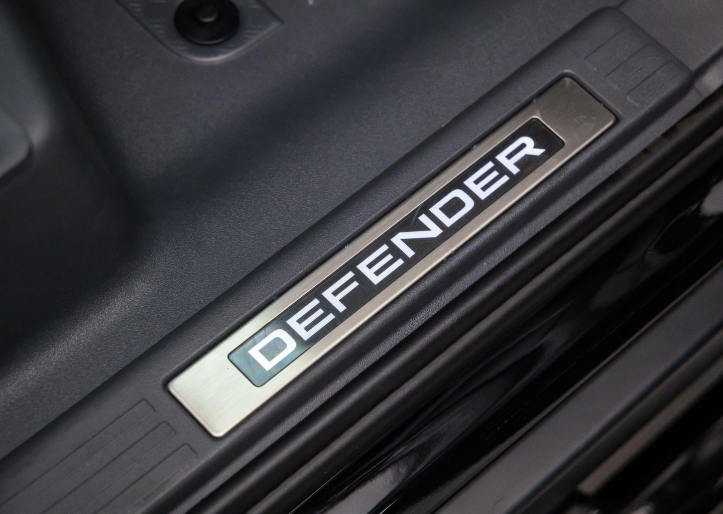 2025 Land Rover Defender X-Dynamic SE - Photo 35