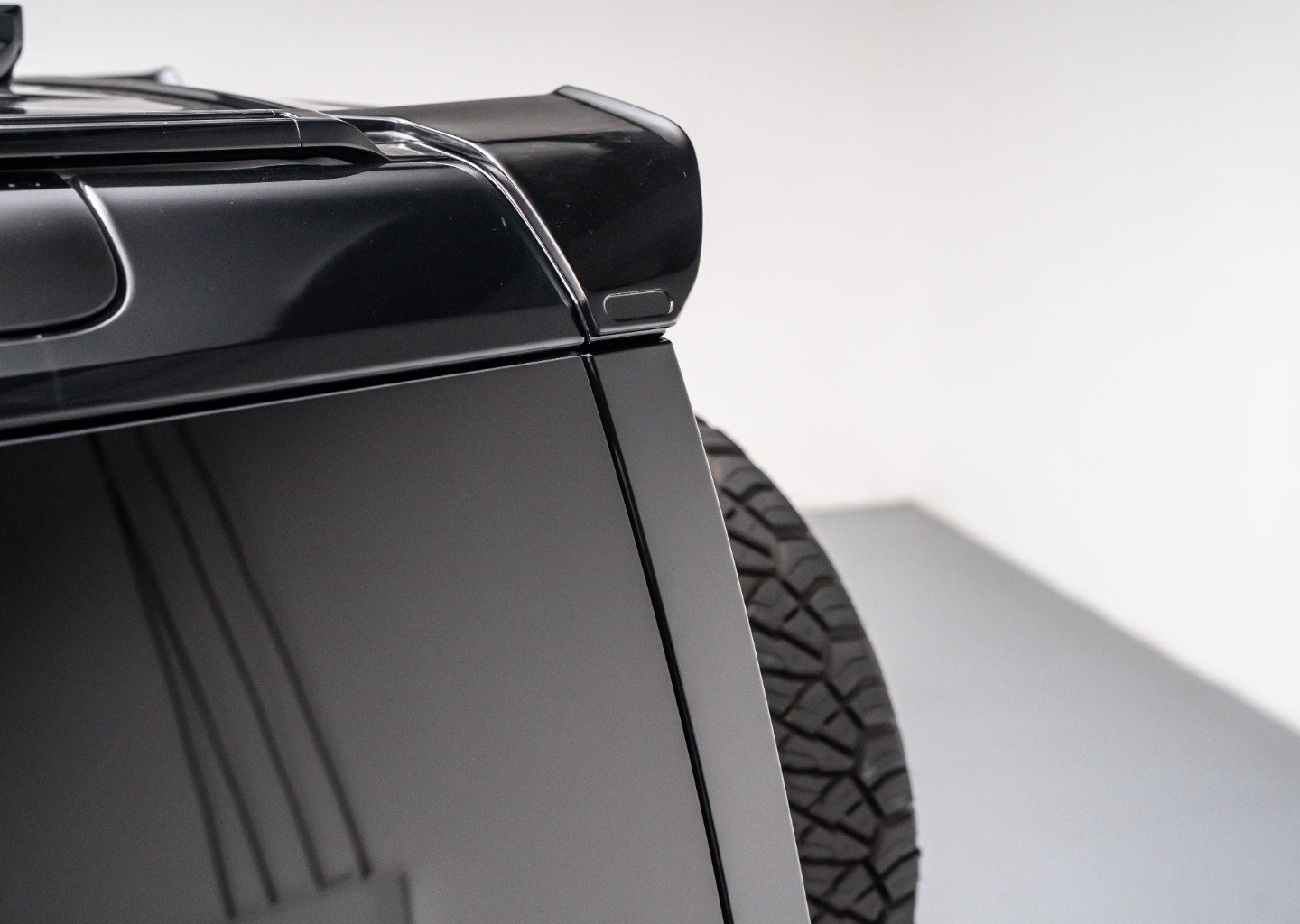 2025 Land Rover Defender X-Dynamic SE - Photo 36