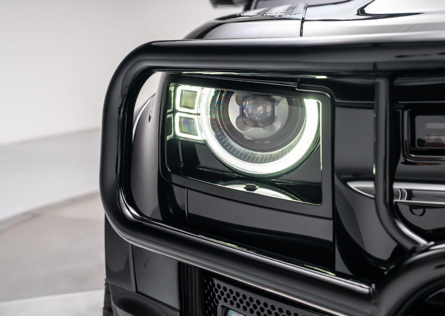 2025 Land Rover Defender X-Dynamic SE - Photo 38