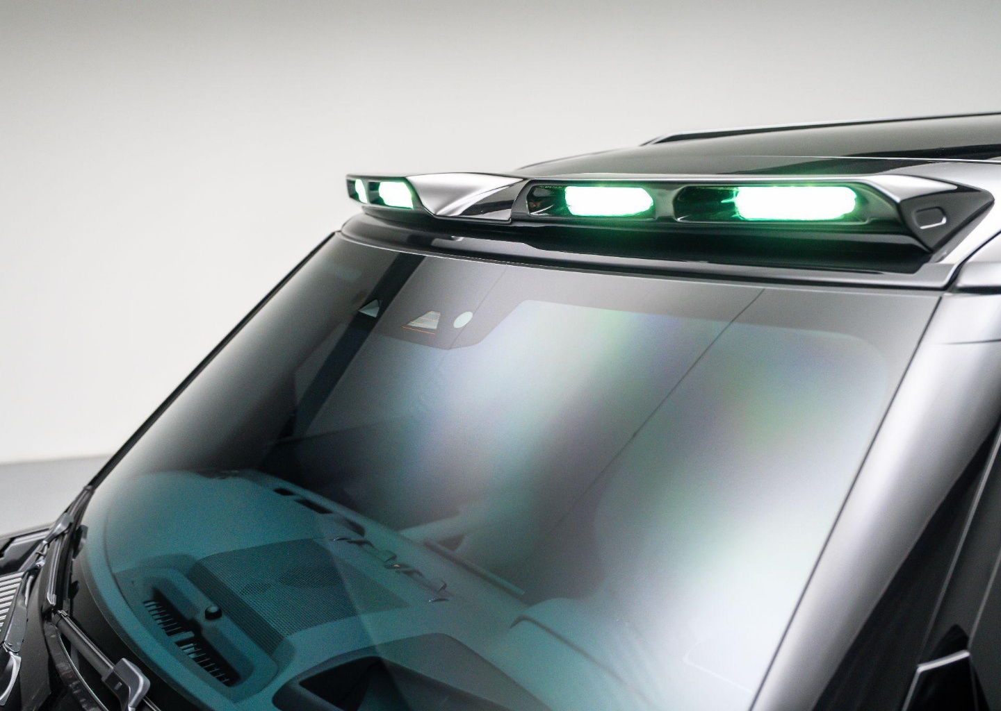 2025 Land Rover Defender X-Dynamic SE - Photo 39