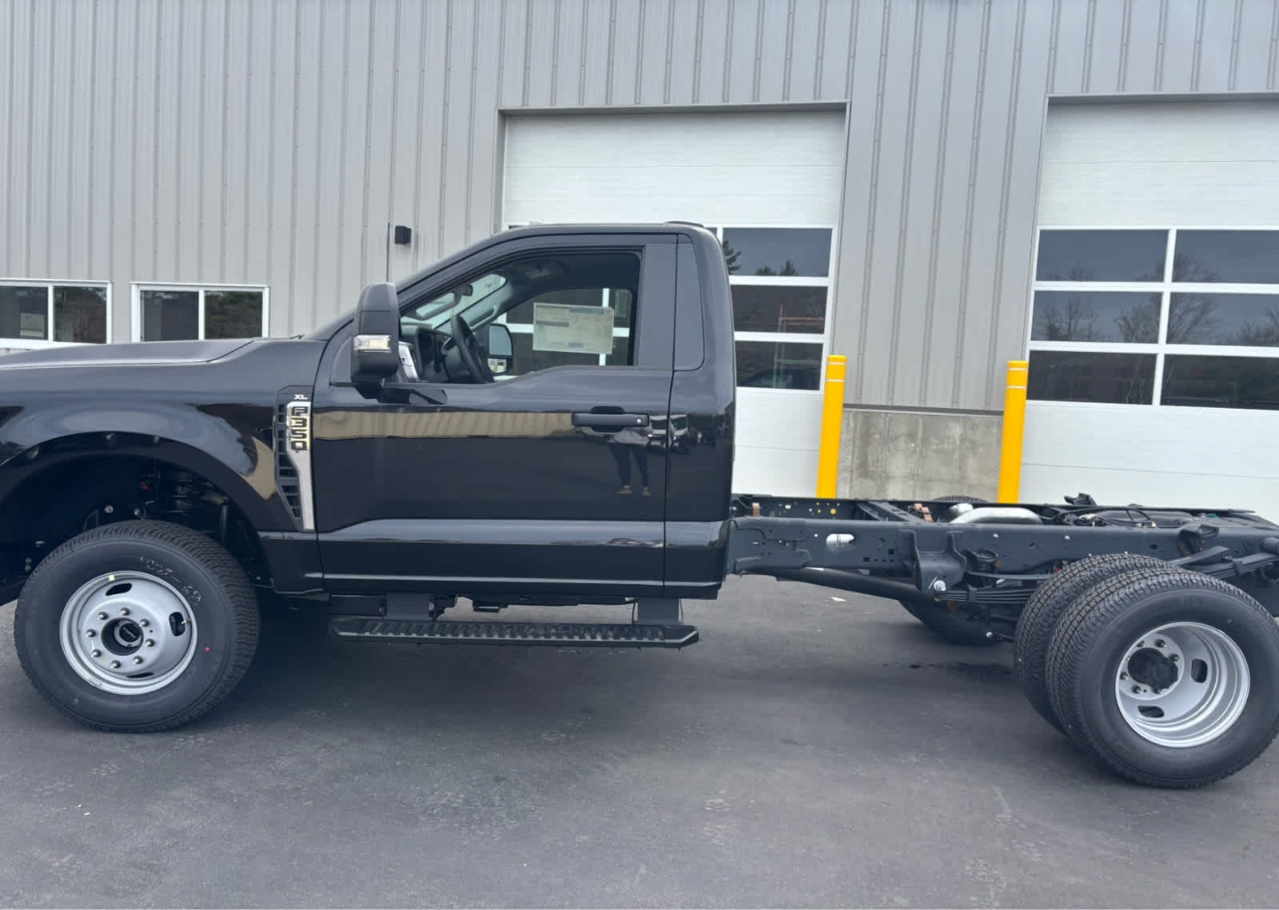 2026 Ford F-350 Super Duty Chassis Cab XL - Photo 8
