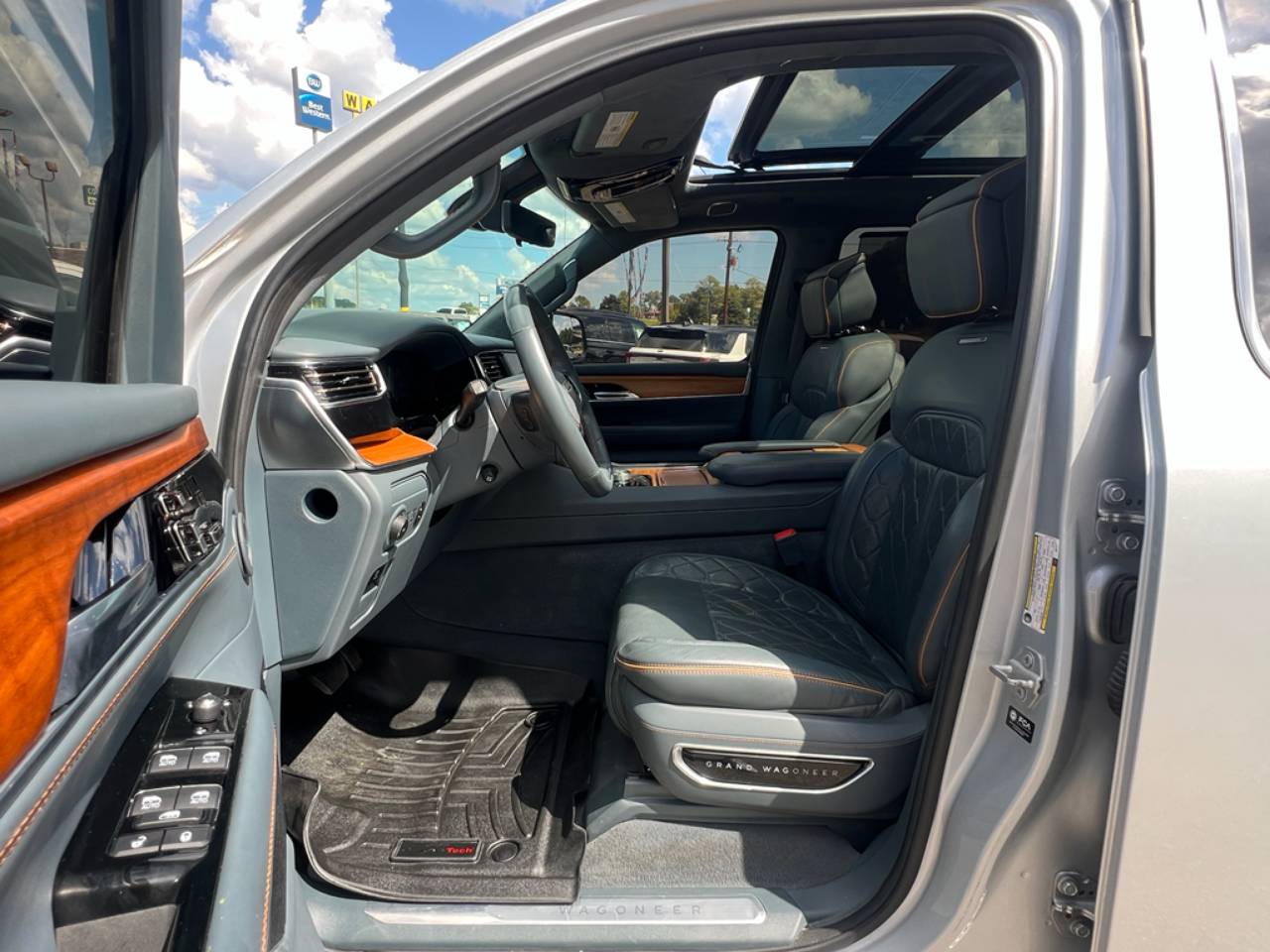 2022 Jeep Grand Wagoneer Series III - Photo 10