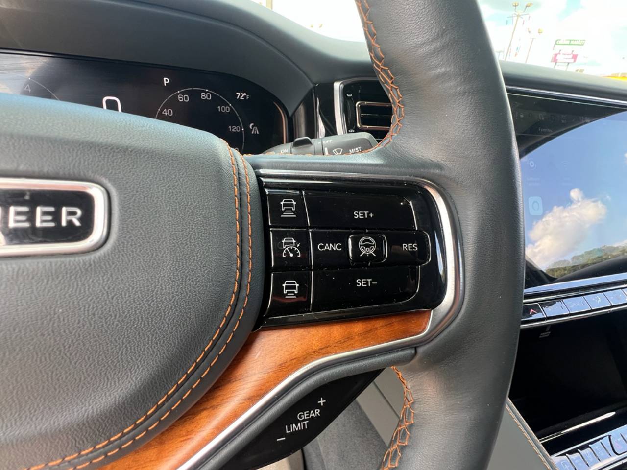 2022 Jeep Grand Wagoneer Series III - Photo 17