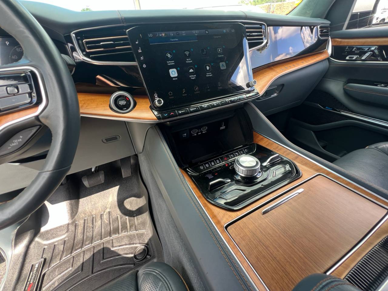 2022 Jeep Grand Wagoneer Series III - Photo 18