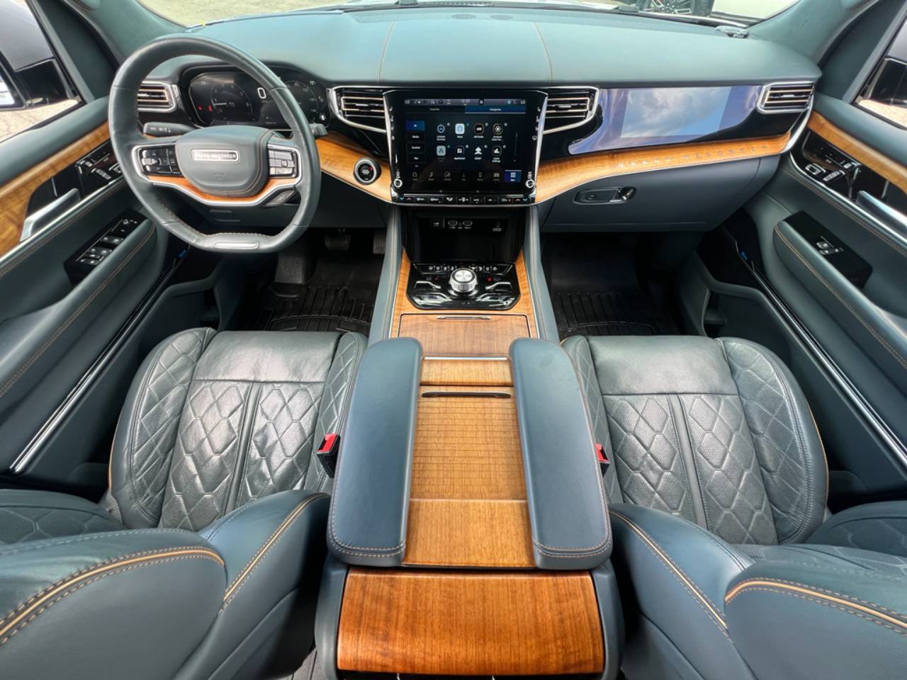 2022 Jeep Grand Wagoneer Series III - Photo 24