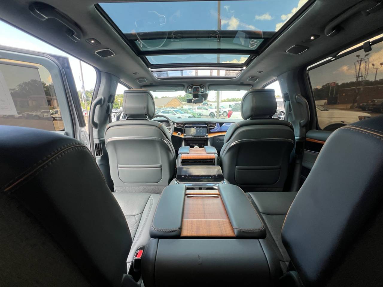 2022 Jeep Grand Wagoneer Series III - Photo 25
