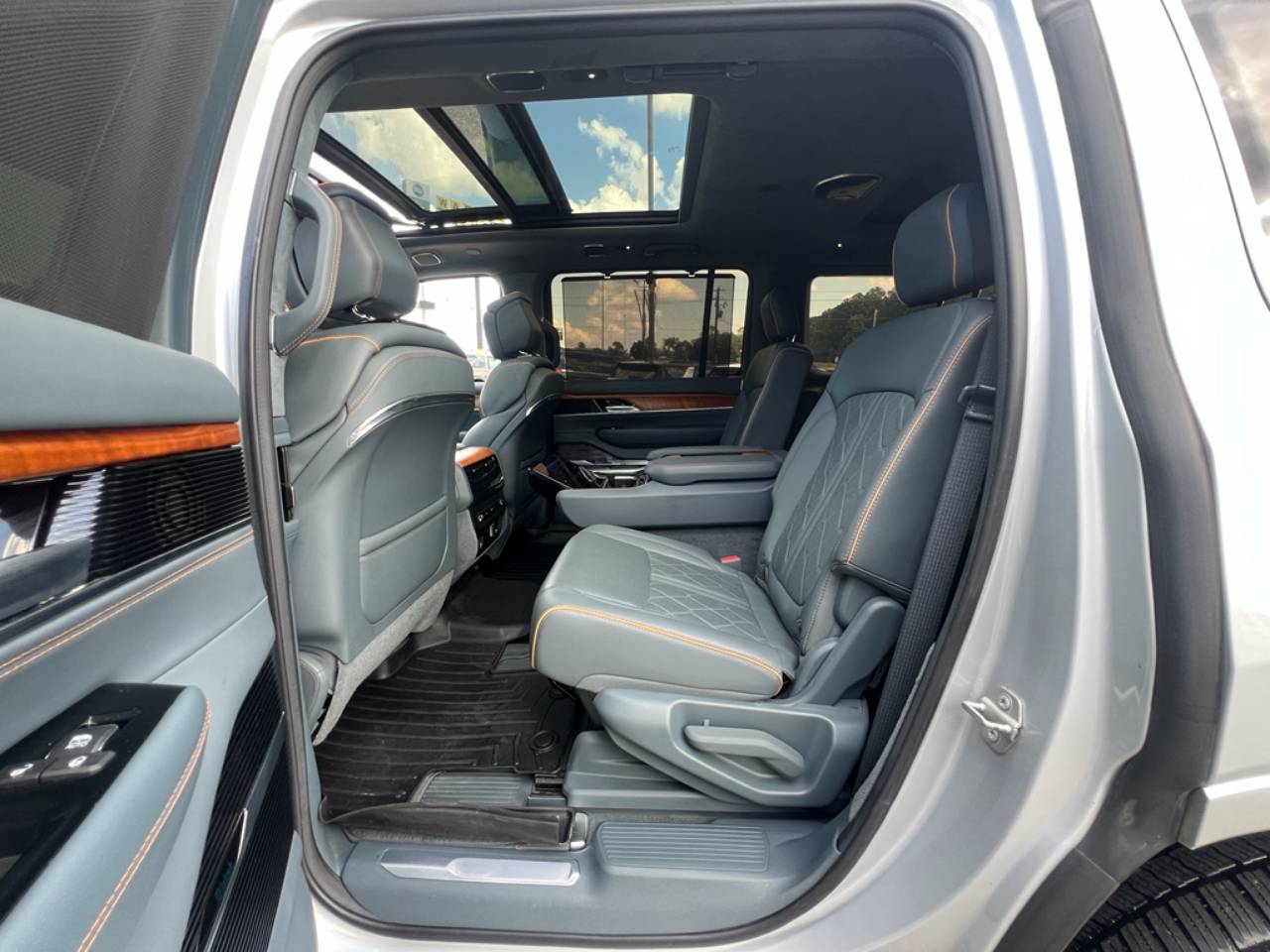 2022 Jeep Grand Wagoneer Series III - Photo 26