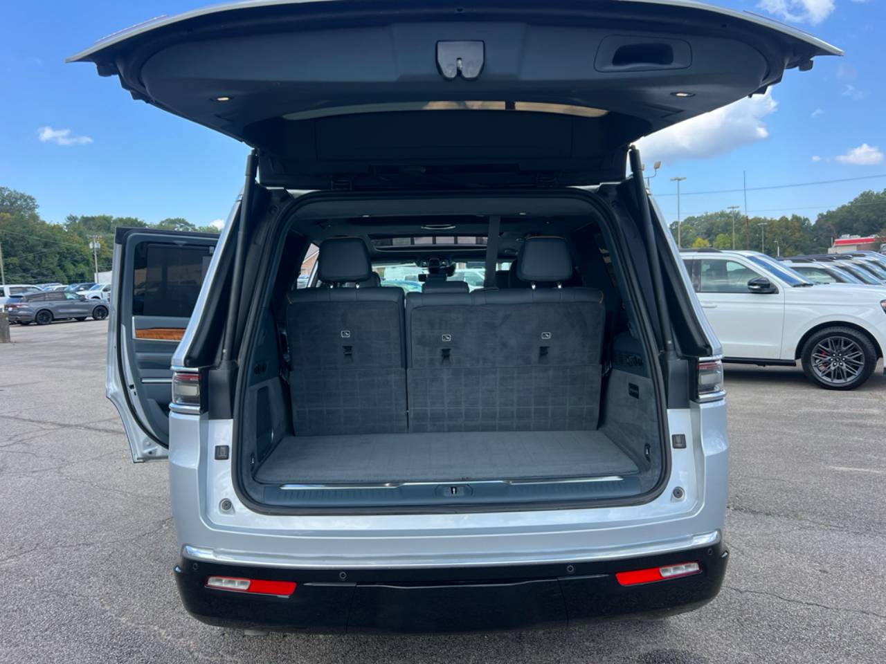 2022 Jeep Grand Wagoneer Series III - Photo 28