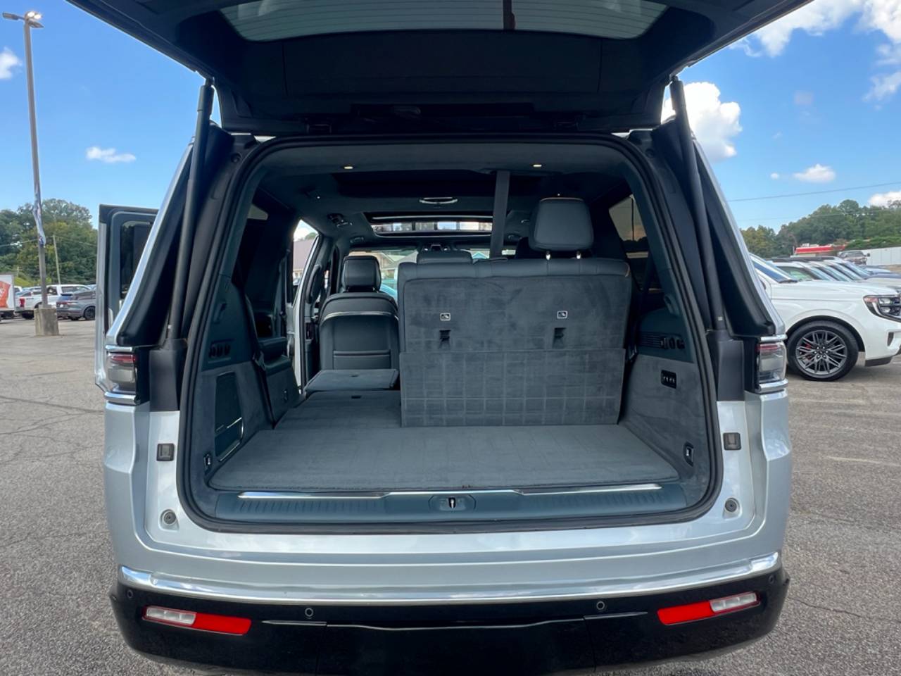 2022 Jeep Grand Wagoneer Series III - Photo 30