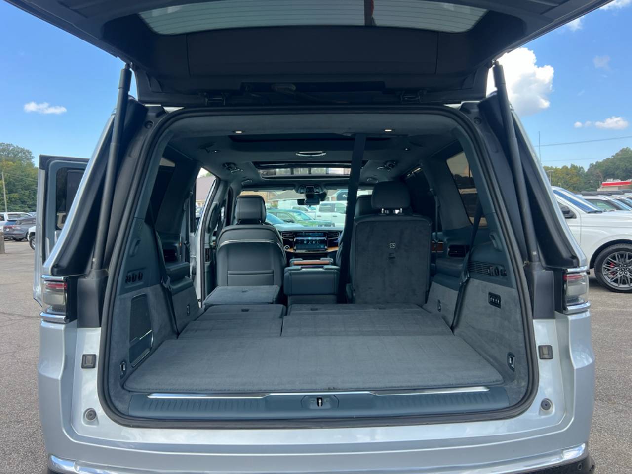 2022 Jeep Grand Wagoneer Series III - Photo 31