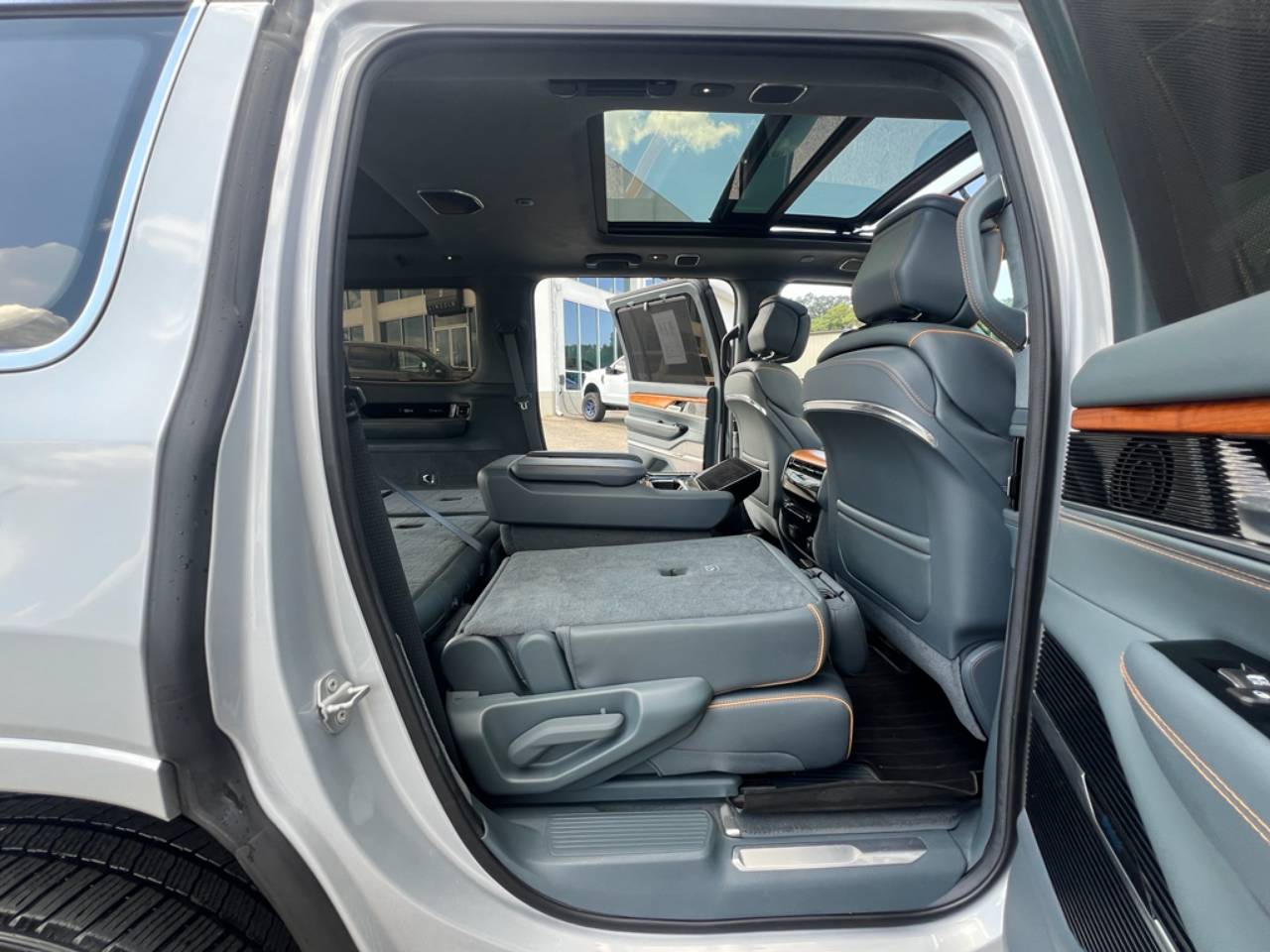 2022 Jeep Grand Wagoneer Series III - Photo 32