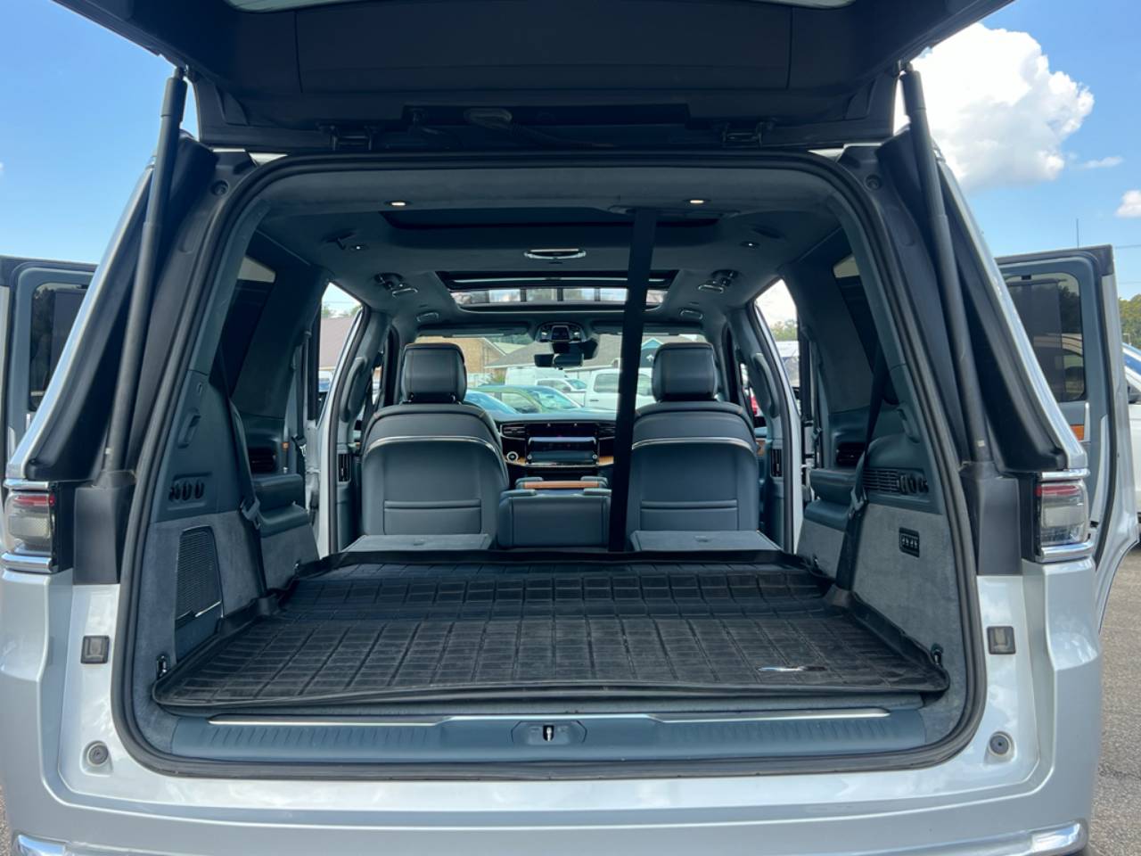 2022 Jeep Grand Wagoneer Series III - Photo 34