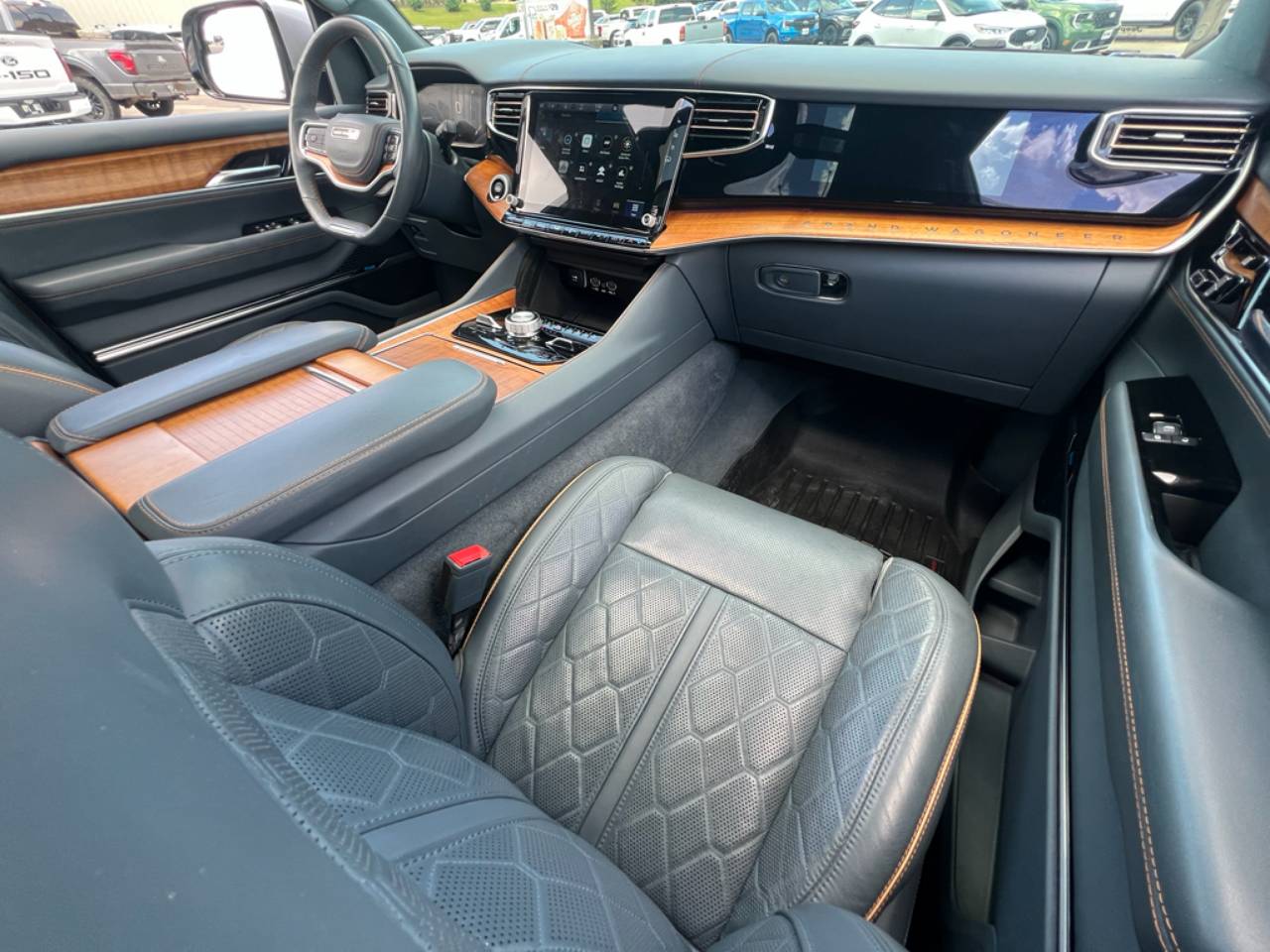 2022 Jeep Grand Wagoneer Series III - Photo 38