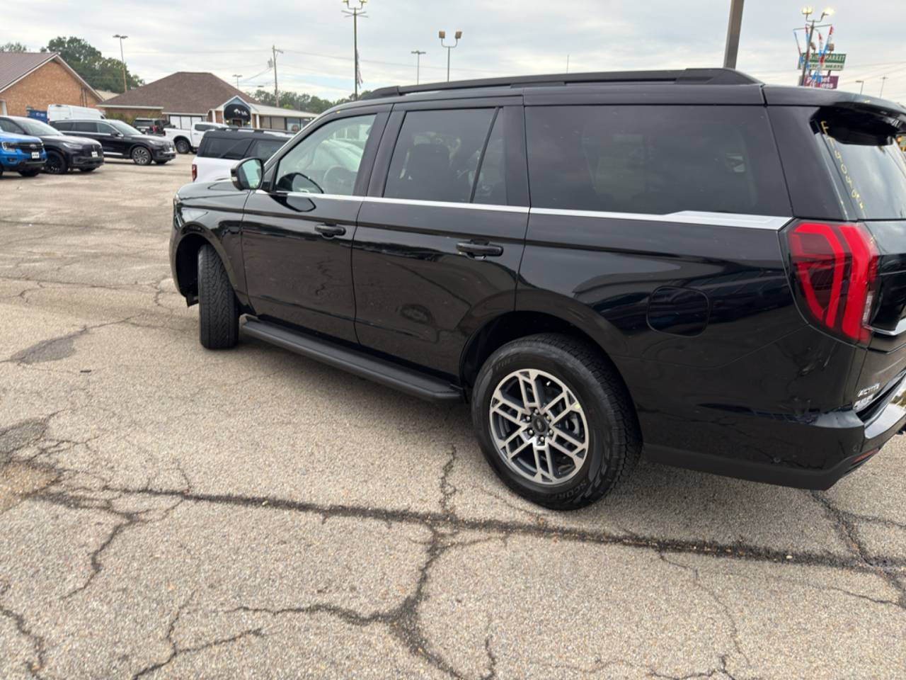 2025 Ford Expedition Active - Photo 9