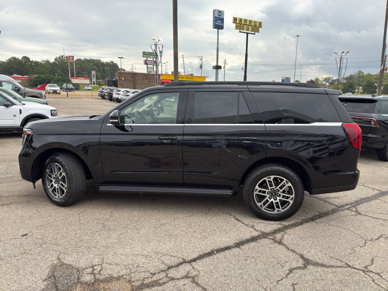 2025 Ford Expedition Active - Photo 10