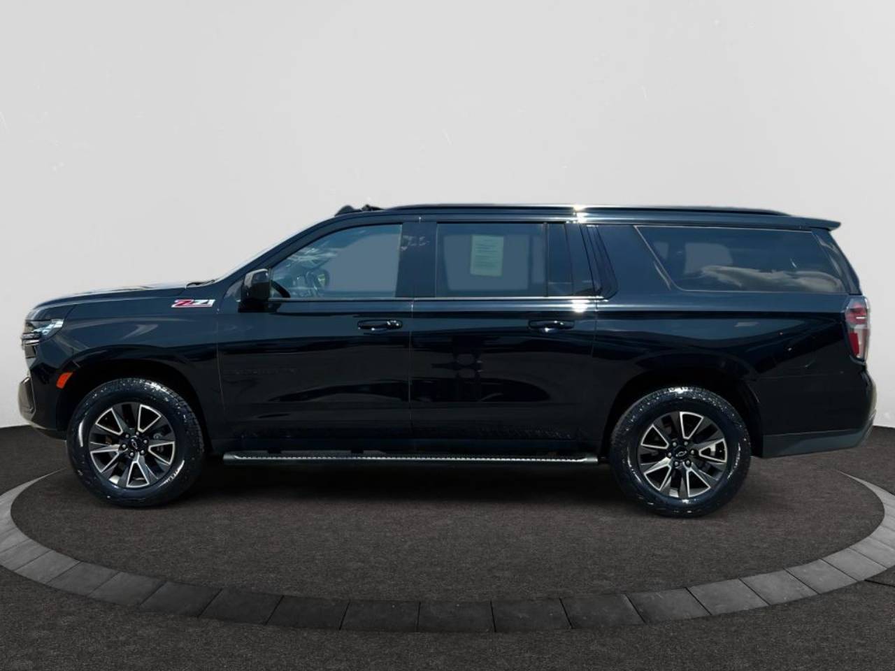 2021 Chevrolet Suburban Z71 - Photo 7