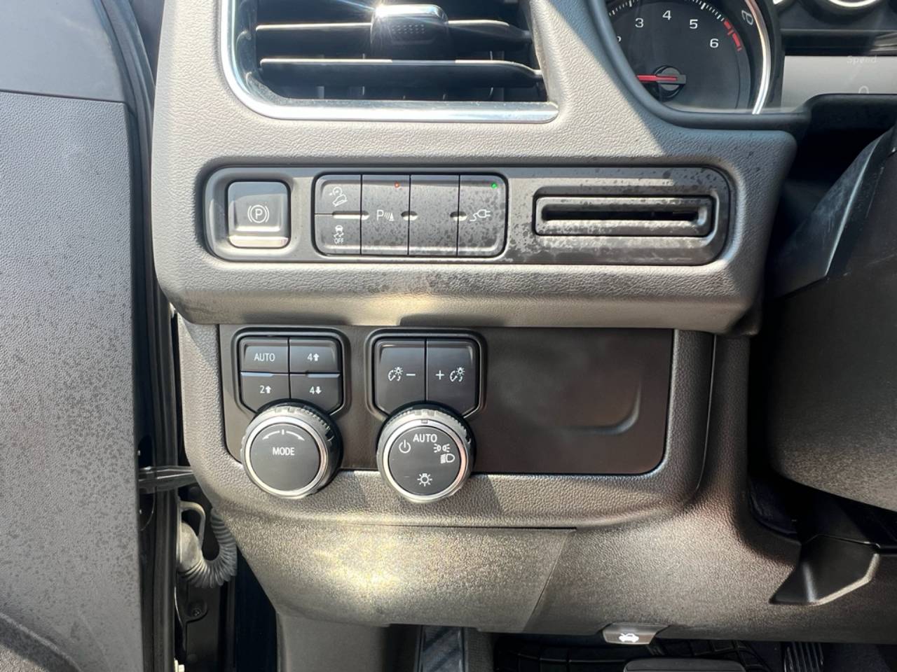 2021 Chevrolet Suburban Z71 - Photo 12