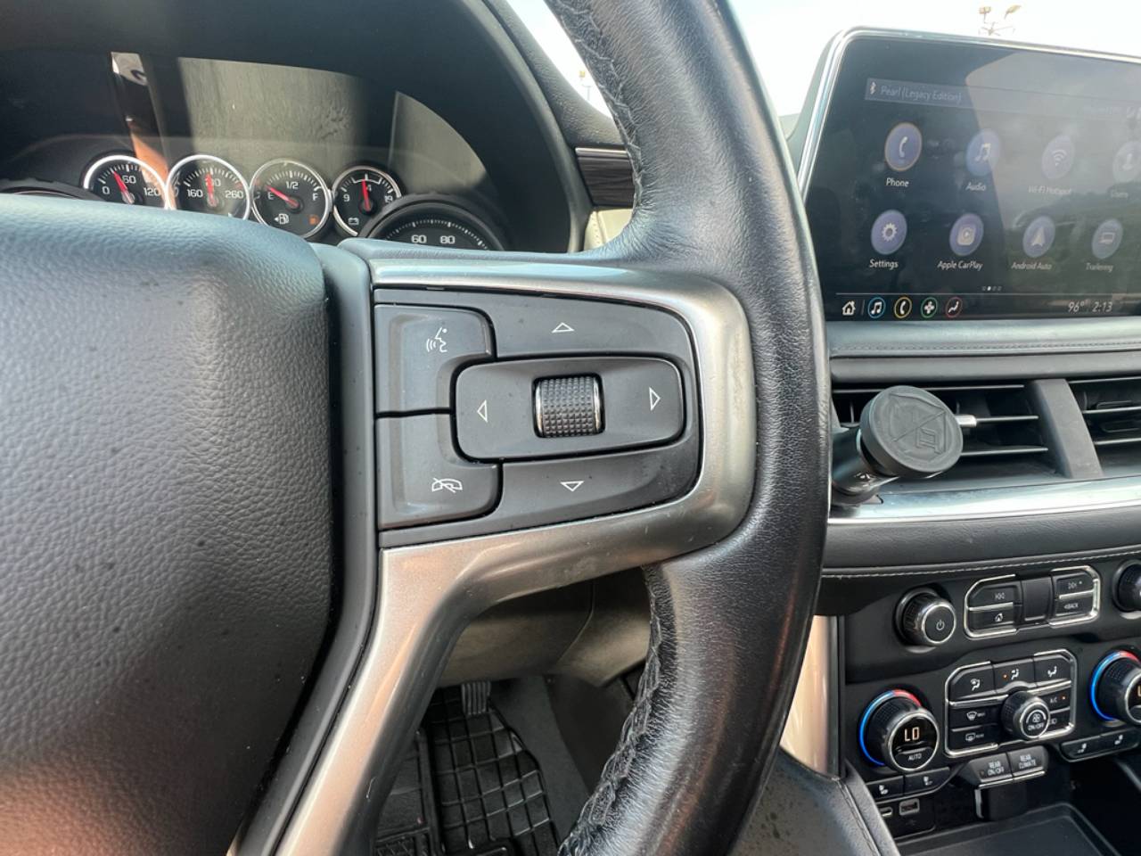 2021 Chevrolet Suburban Z71 - Photo 16