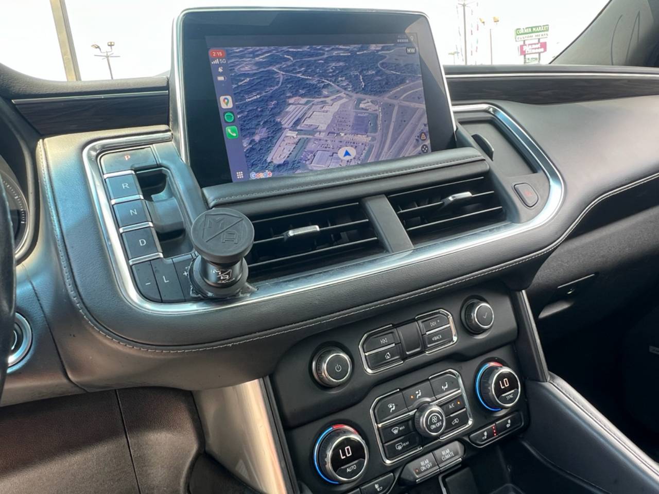 2021 Chevrolet Suburban Z71 - Photo 19