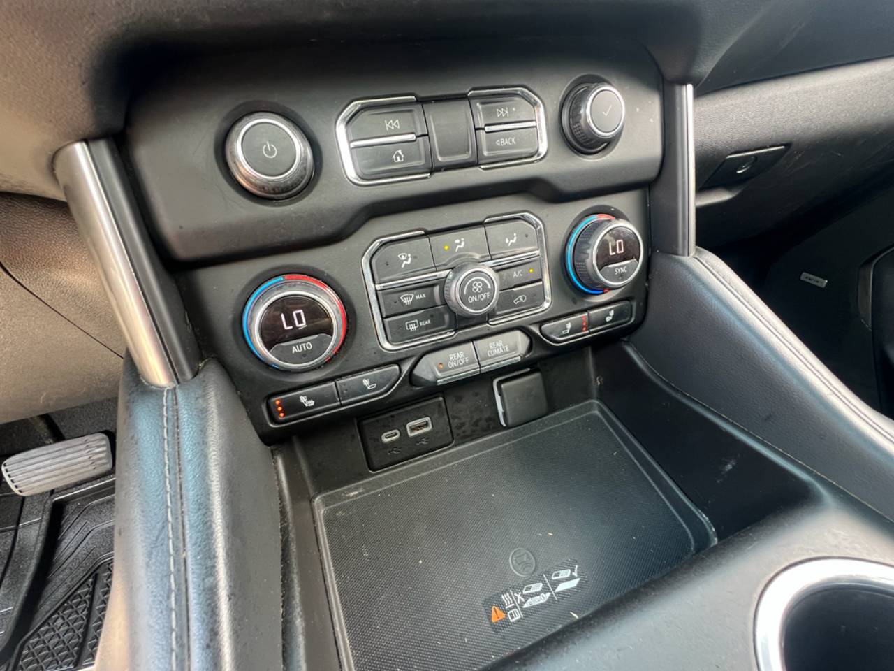 2021 Chevrolet Suburban Z71 - Photo 20