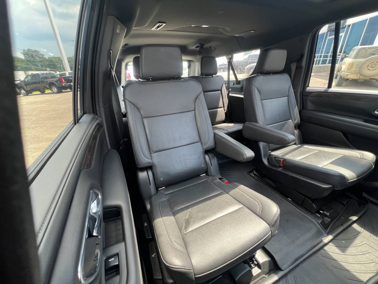 2021 Chevrolet Suburban Z71 - Photo 37