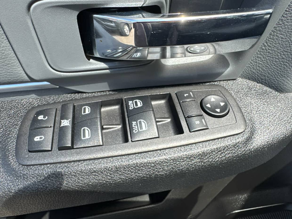 2024 RAM Ram 1500 Classic SLT - Photo 17