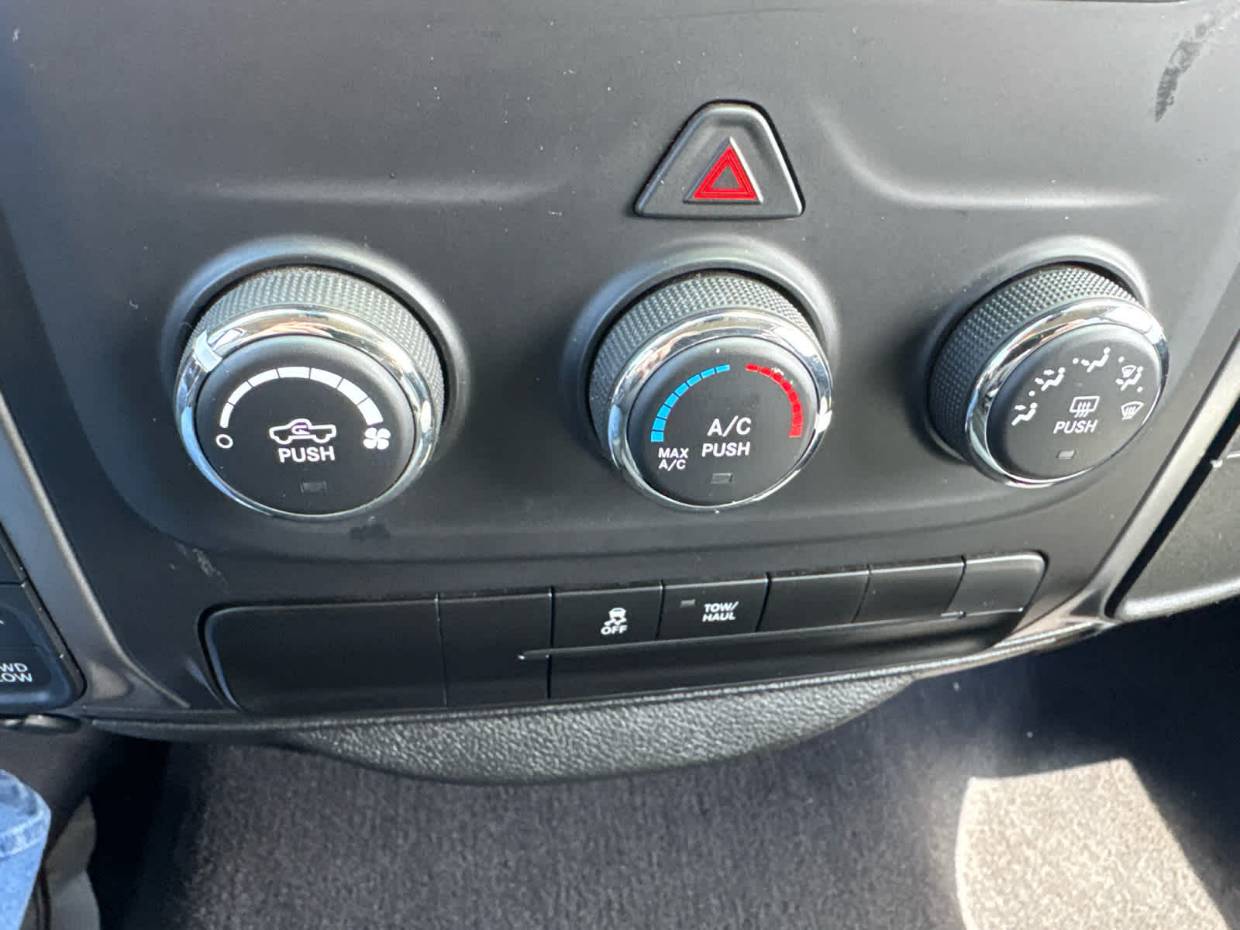 2024 RAM Ram 1500 Classic SLT - Photo 23