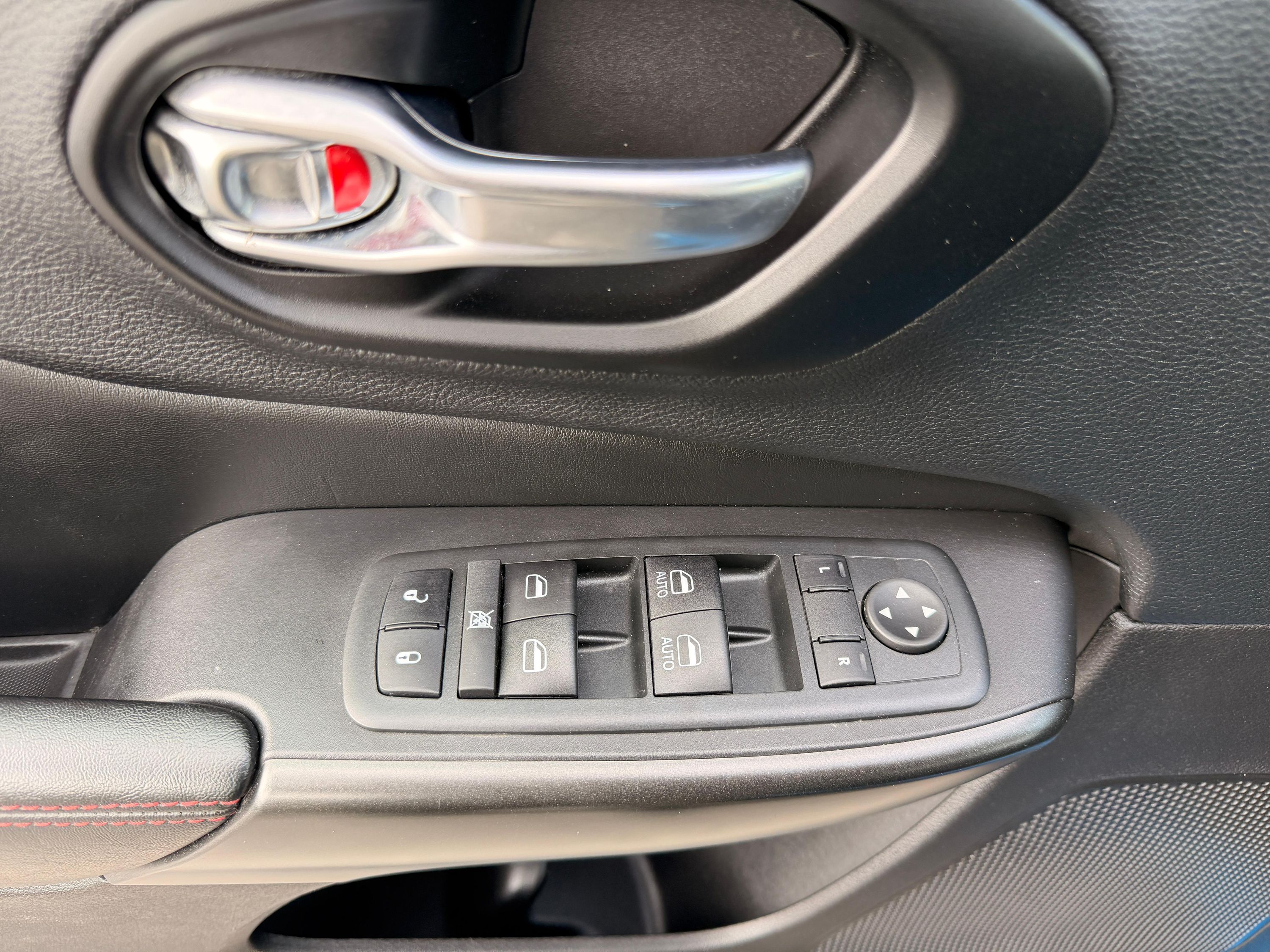 2020 Jeep Cherokee Trailhawk - Photo 13