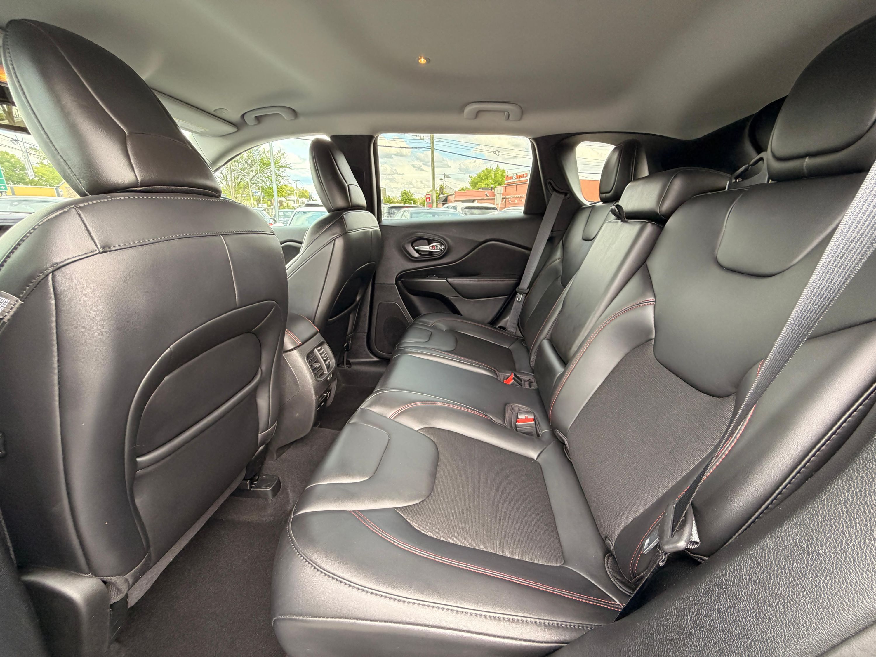 2020 Jeep Cherokee Trailhawk - Photo 18