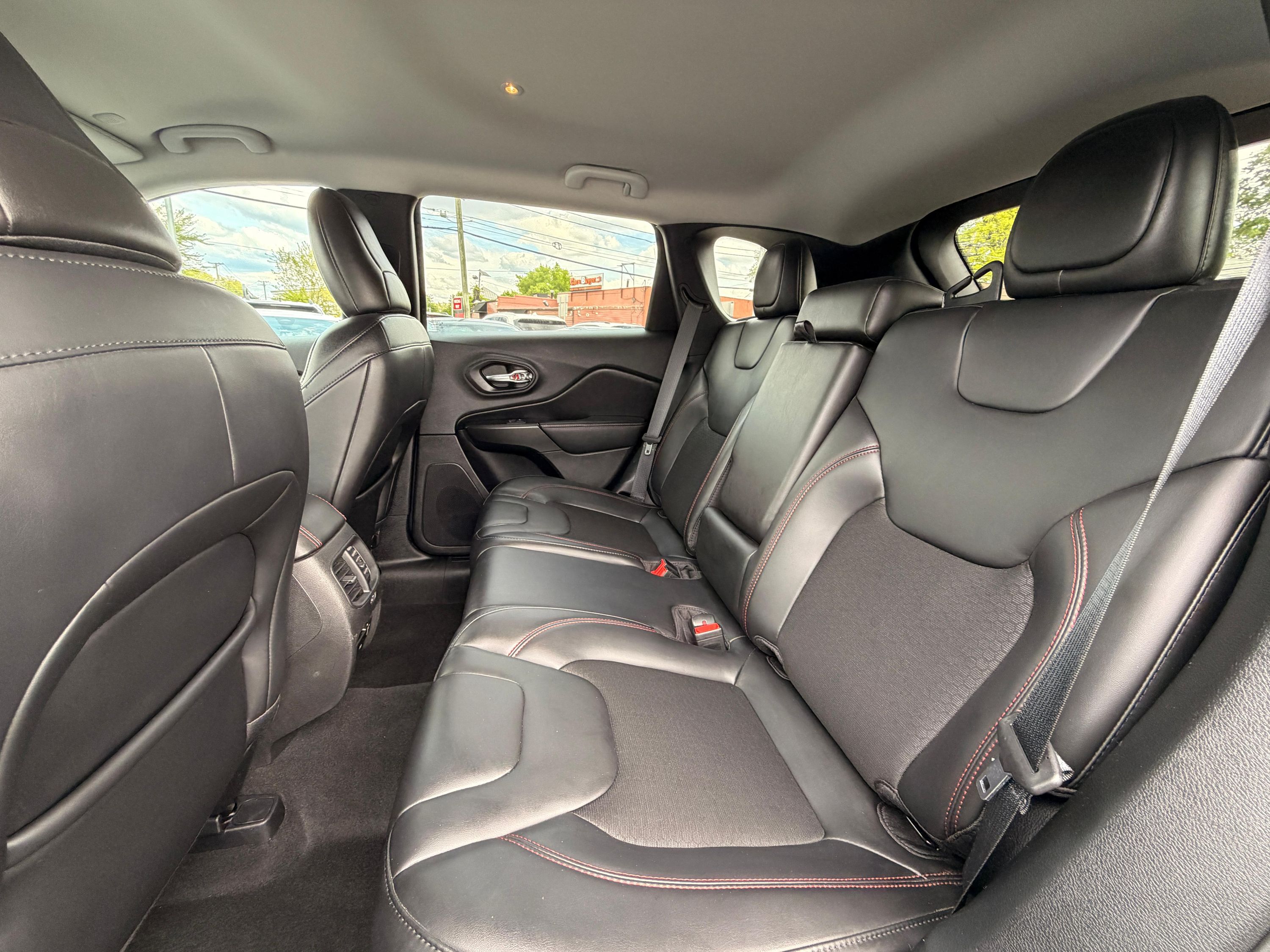 2020 Jeep Cherokee Trailhawk - Photo 19