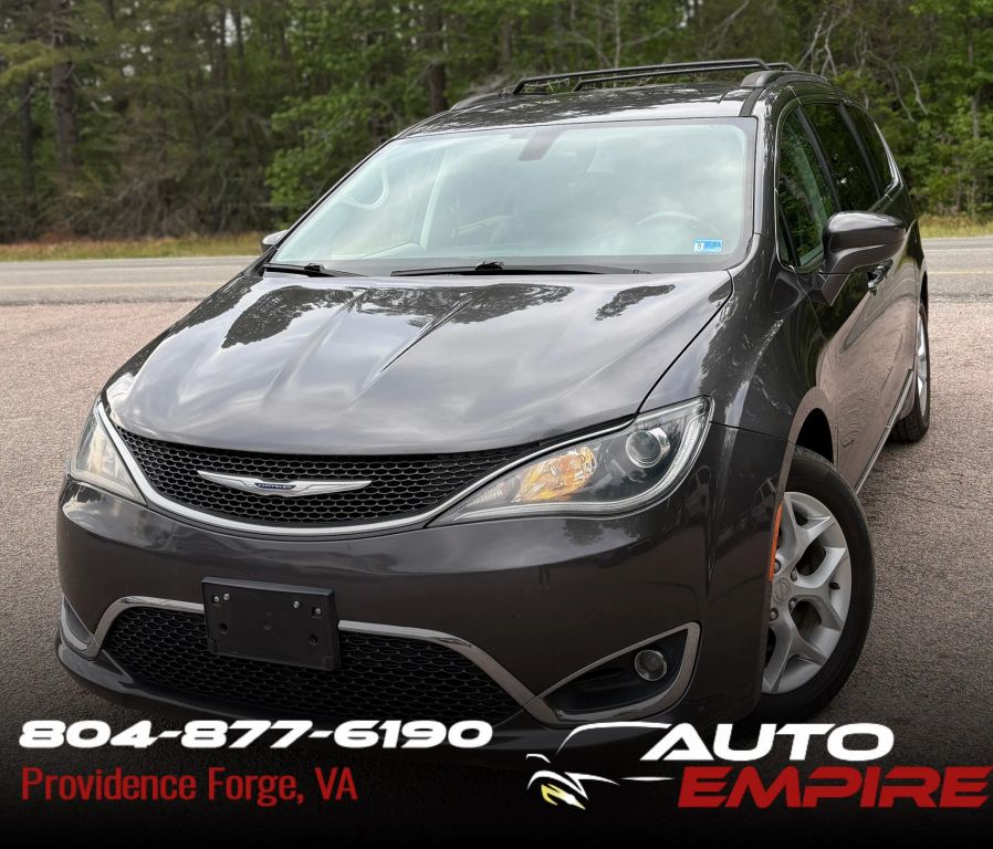 2017 Chrysler Pacifica Touring-L's photo