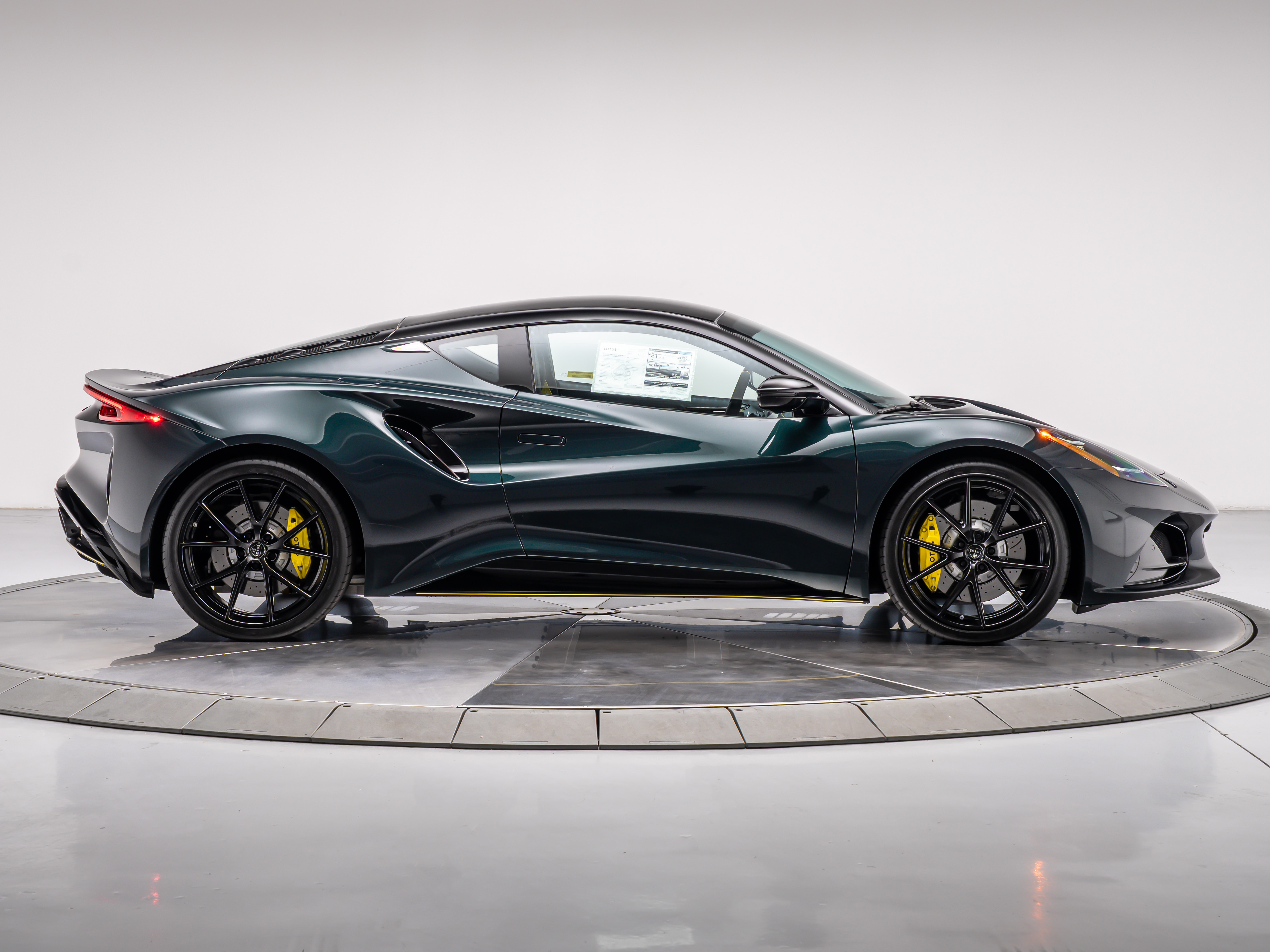2026 Lotus Emira Turbo SE - Photo 6