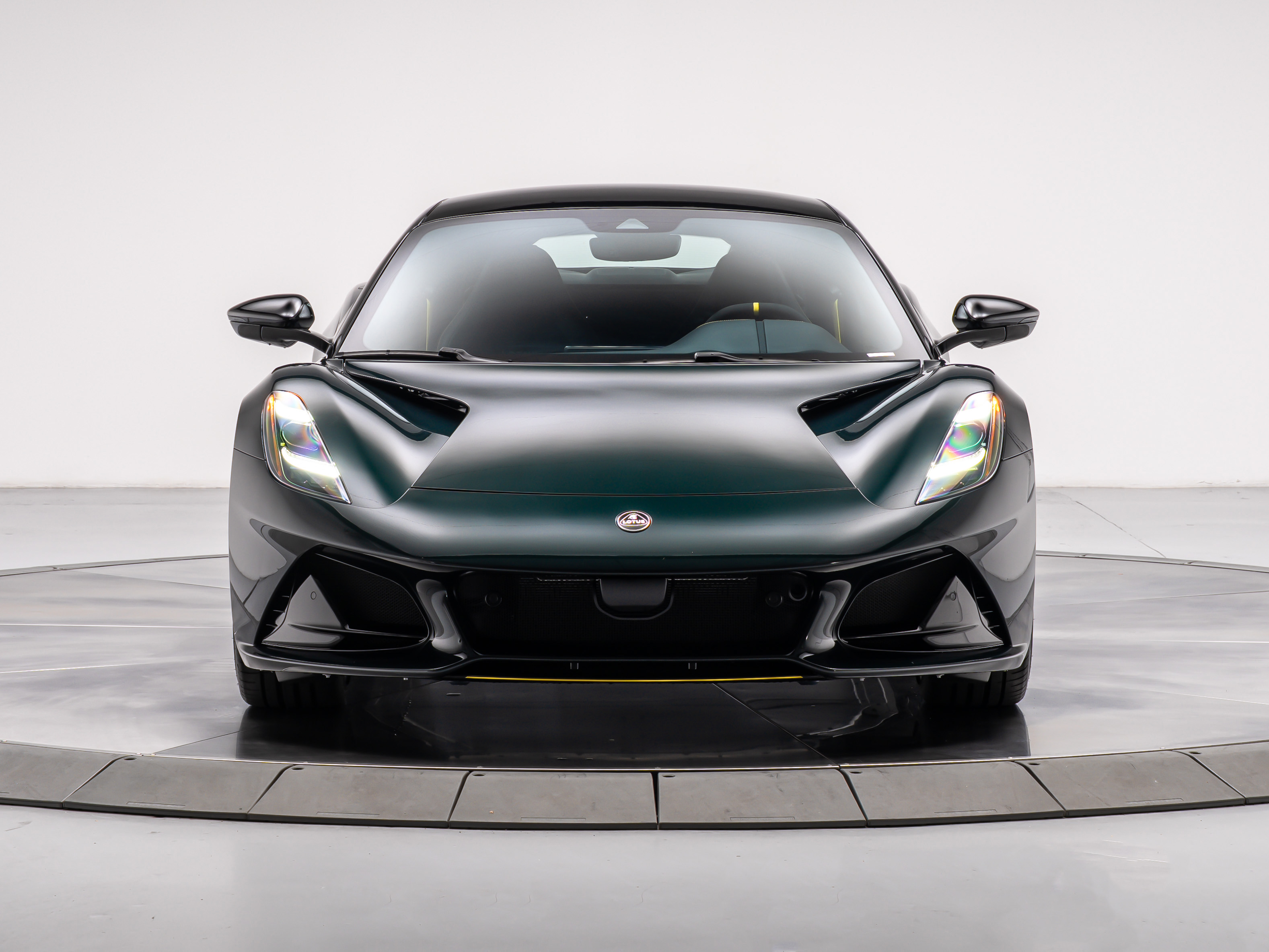 2026 Lotus Emira Turbo SE - Photo 8