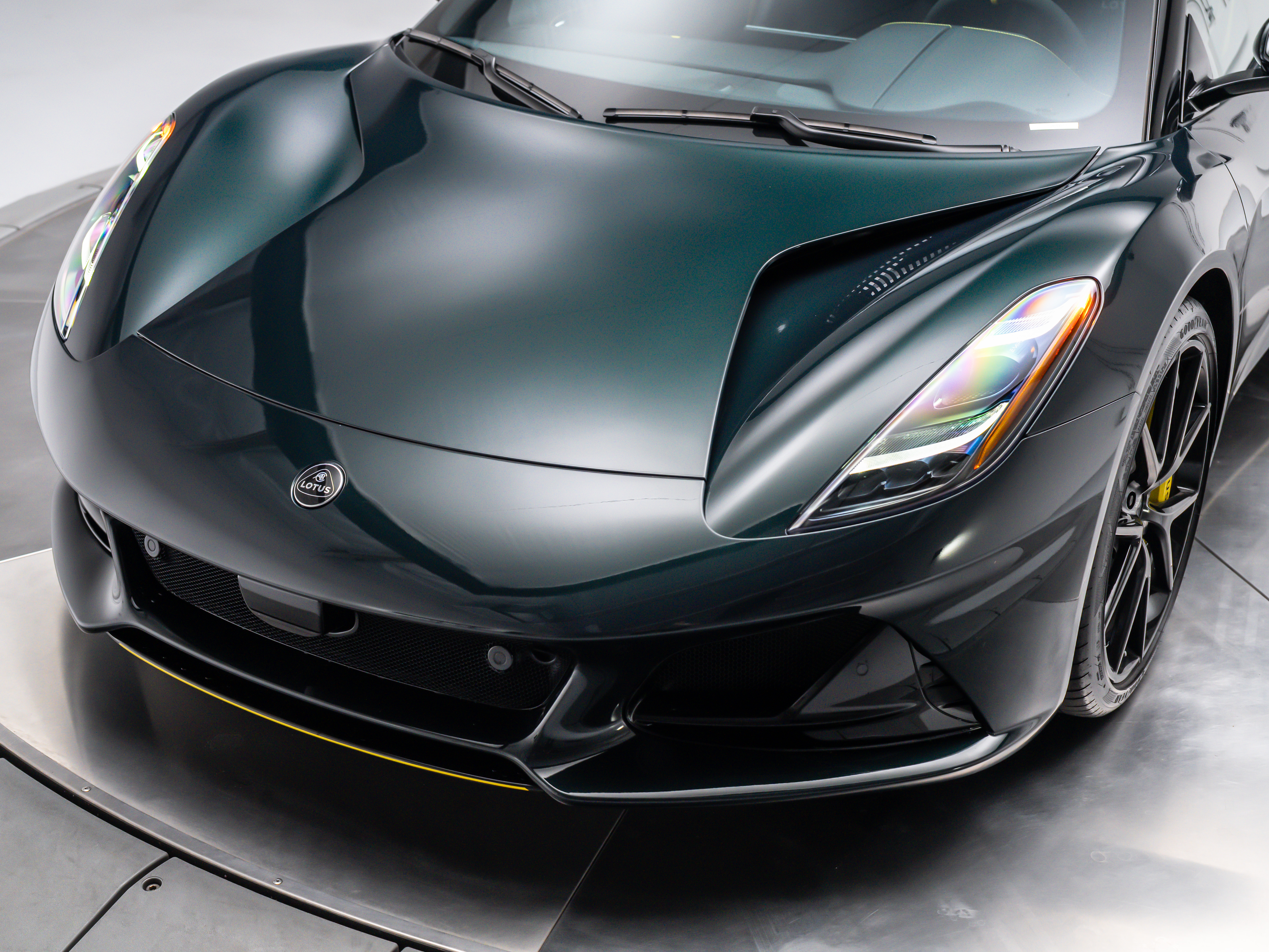 2026 Lotus Emira Turbo SE - Photo 9