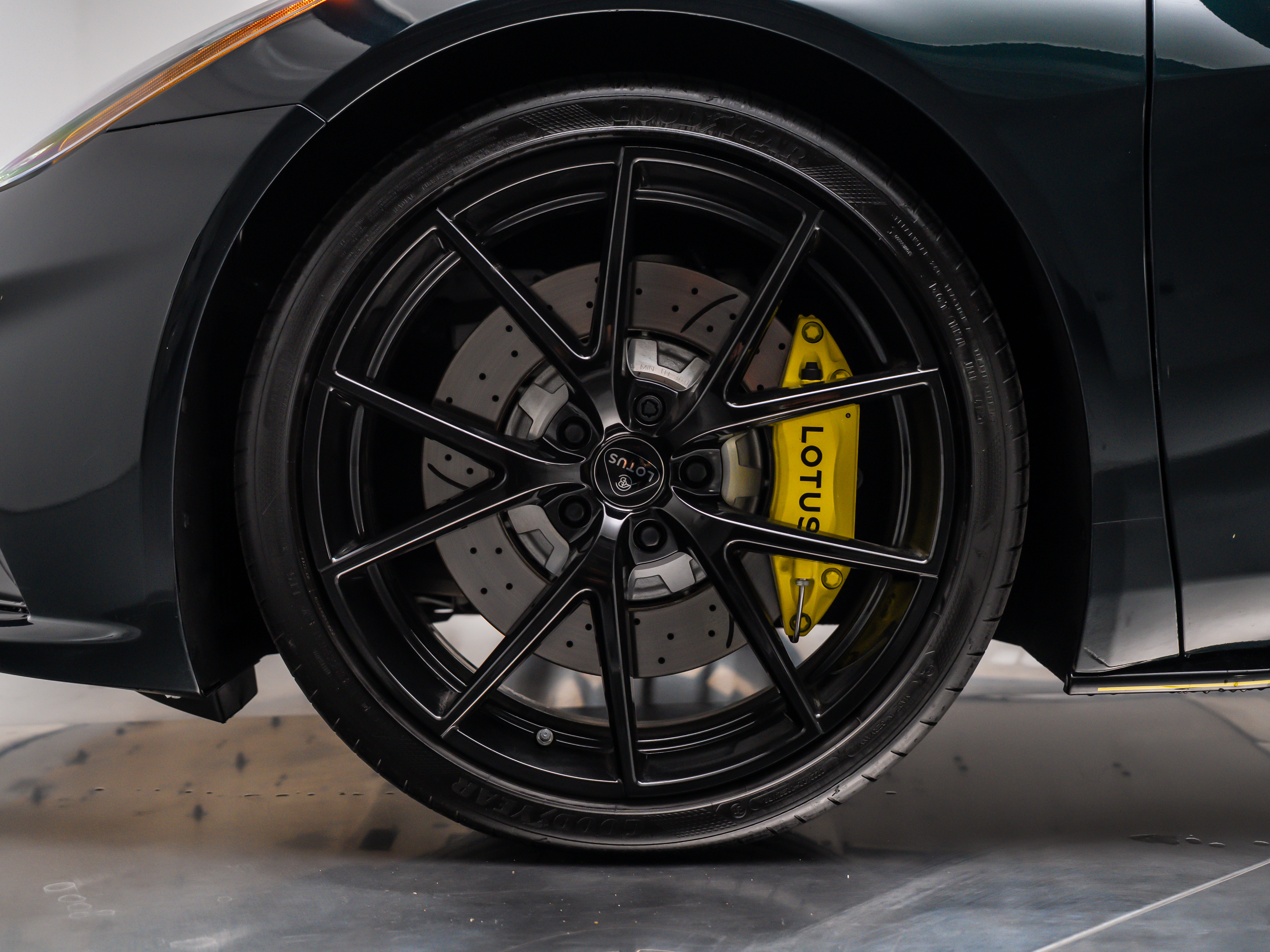 2026 Lotus Emira Turbo SE - Photo 12
