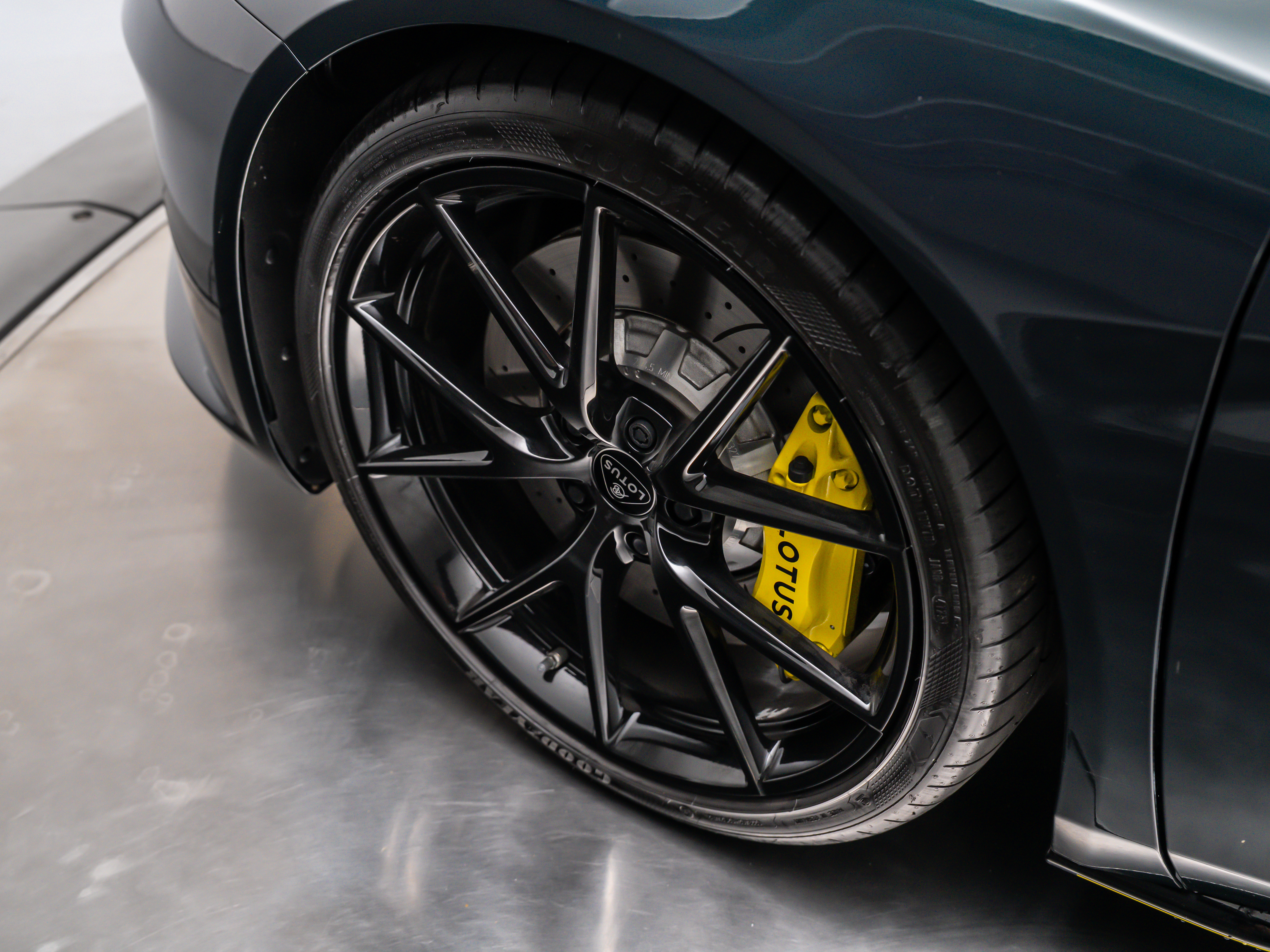 2026 Lotus Emira Turbo SE - Photo 13